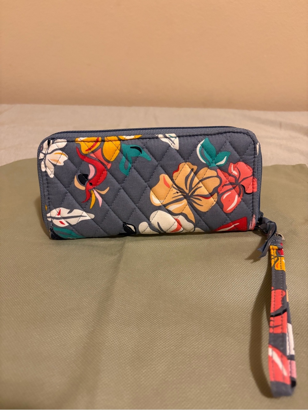 Vera Bradley Gray Quilted Floral Wristlet Wallet with Multicolor Print - Picture 2 of 4
